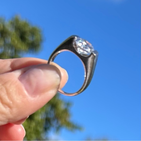 🌟3 ct CZ modern floating set ring, 925 silver band, size 7 - Picture 2 of 5